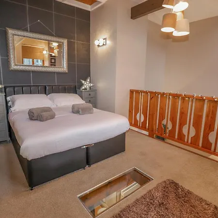 2 The Old Coach House