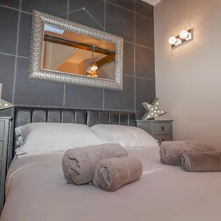 2 The Old Coach House *