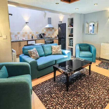 2 The Old Coach House